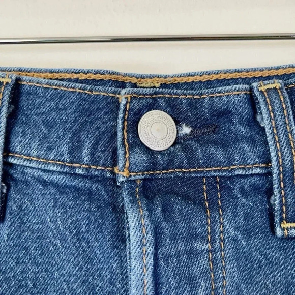 Levi's Ribcage Distressed Mid Thigh Medium Wash Frayed Hem Jean Shorts - Picture 5 of 16